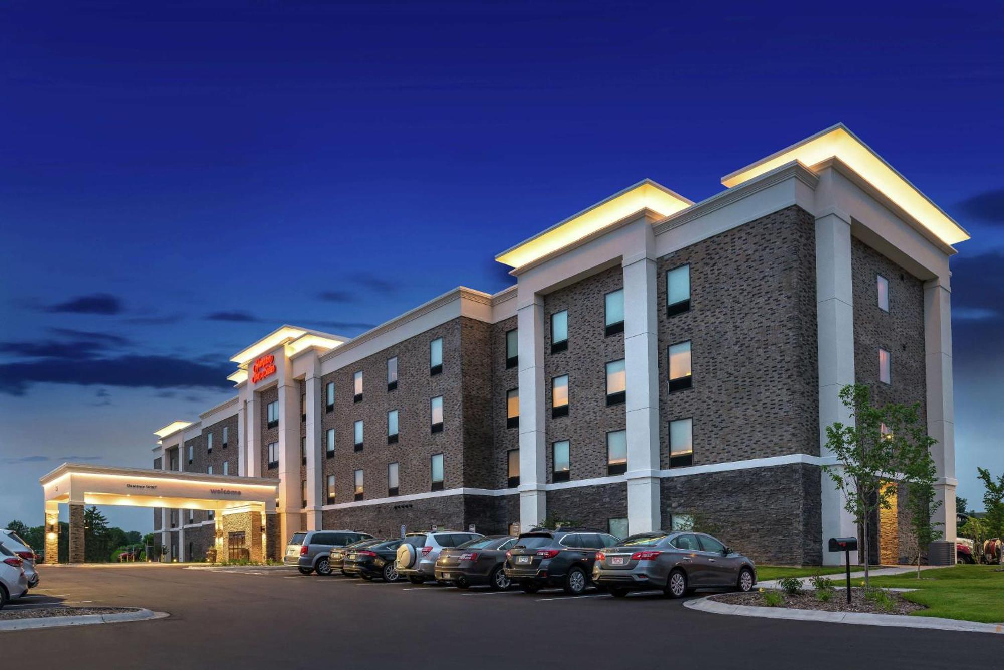 Hampton Inn & Suites Saint Paul Oakdale Woodbury Exterior photo