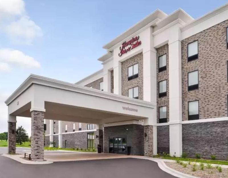 Hampton Inn & Suites Saint Paul Oakdale Woodbury Exterior photo